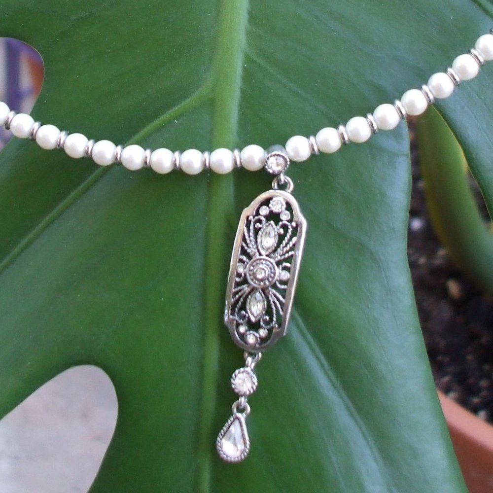 Faux pearl and crystal choker